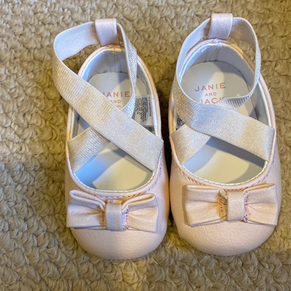 Janie and Jack pink bow crib shoes 0-3 months
